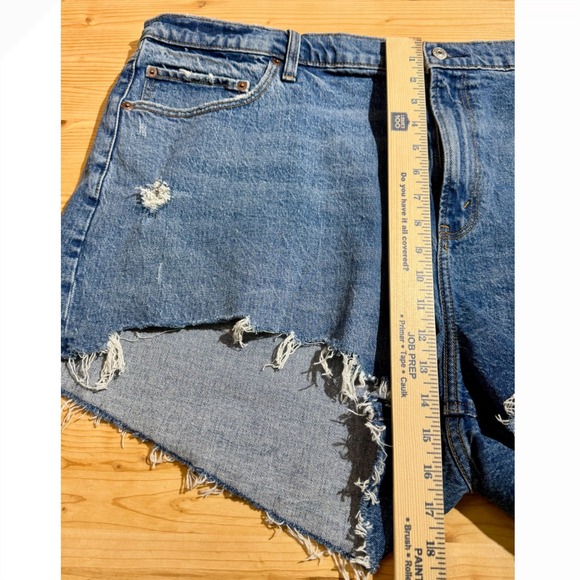 Abercrombie & Fitch The‎ Mom Short High Rise Distressed Denim Shorts Size 36 - Picture 7 of 7